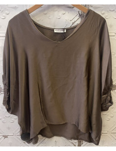 Jade Glossy v-neck | Taupe
