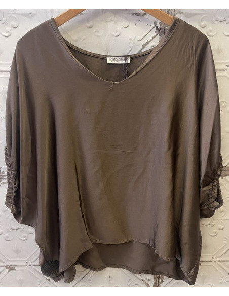 Jade Glossy v-neck | Taupe
