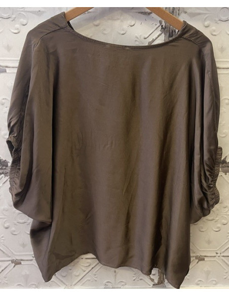Jade Glossy v-neck | Taupe