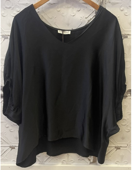 Jade Glossy v-neck | Black